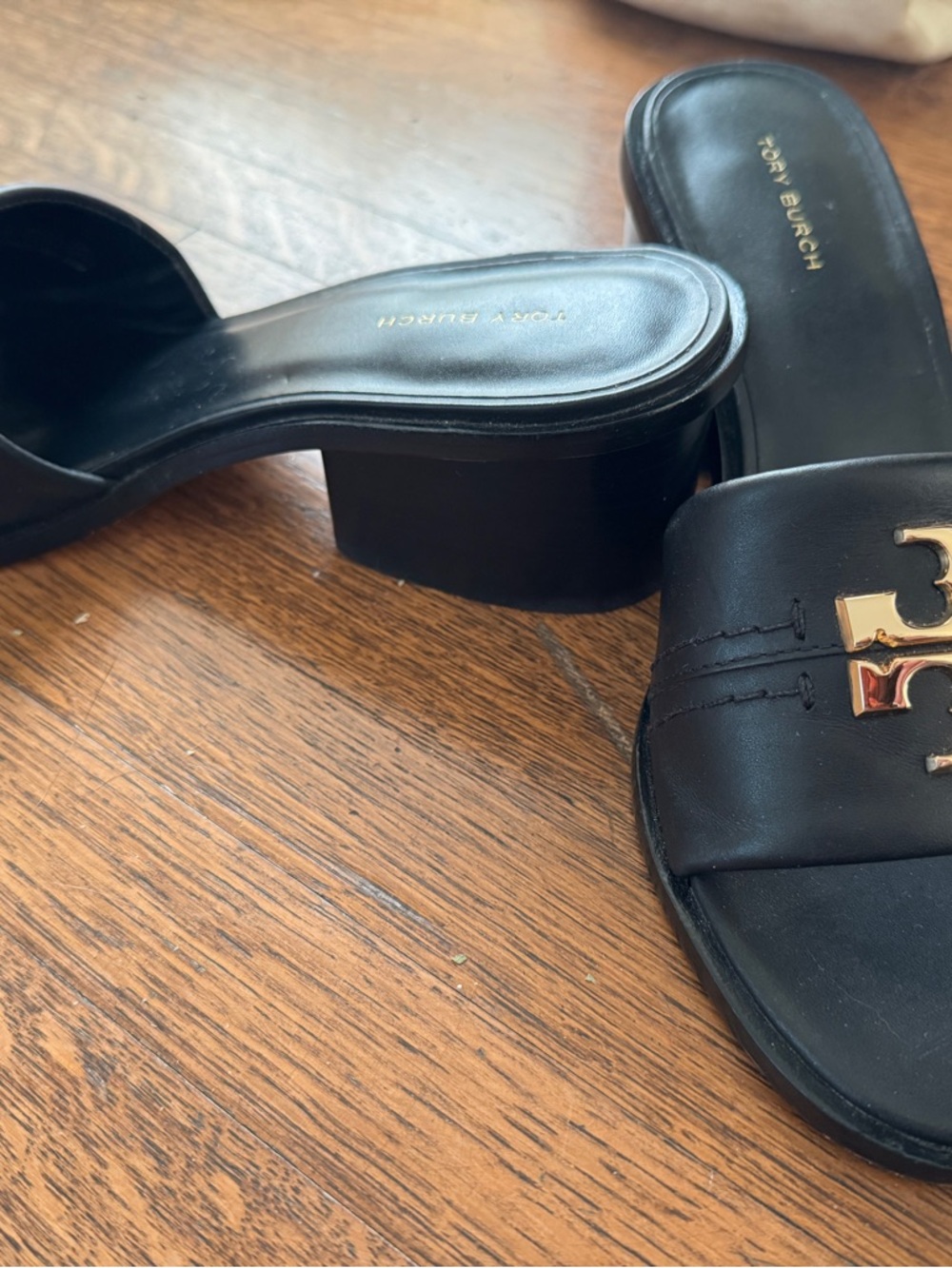 Tory Burch Everly Black Leather heeled Sandals with Gold Logo - Picture 6 of 8